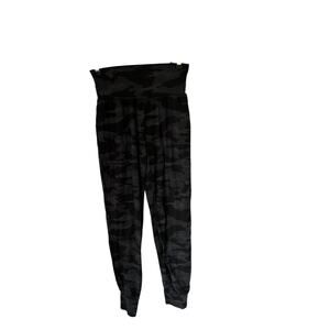 Athleta Salutation Jogger Camo Black Gray XS 627874‎